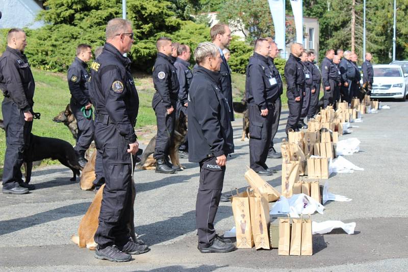 Od úterý do čtvrtka předváděli policejní psovodi svůj um, ve čtvrtek odpoledne následovalo slavnostní vyhlášení výsledků za přítomnosti ministra vnitra Jana Hamáčka.