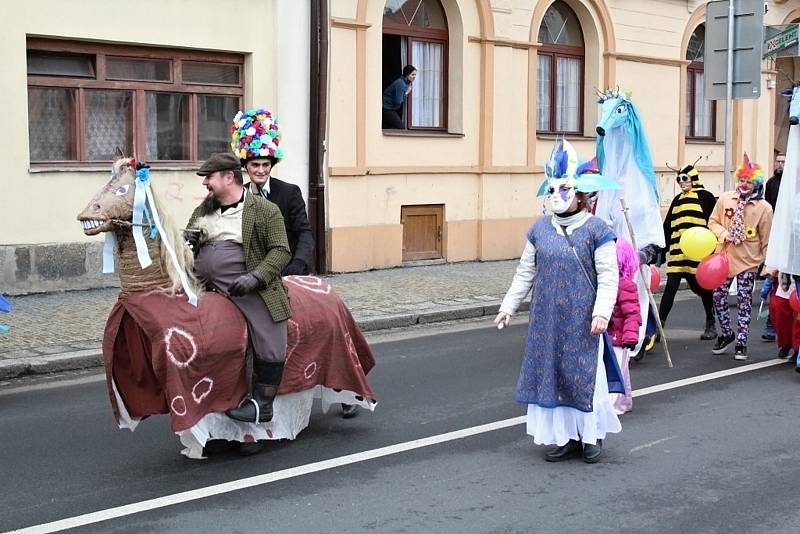 Sobotní masopustní průvod zahájil v Březnici čtyřicetidenní půst.