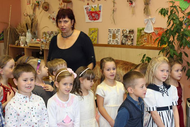 Potěšit svým vystoupením přišly v adventním čase děti z MŠ Kličkova vila klienty denního stacionáře Farní charity Příbram.