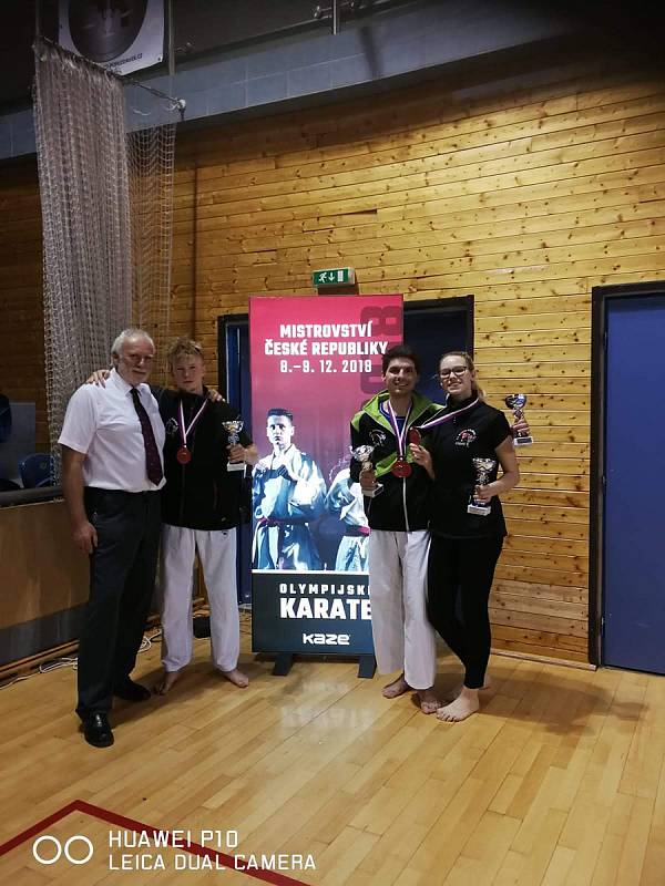 Zisk čtyř bronzových medailí na mistrovství republiky je pro příbramské karate historickým úspěchem.