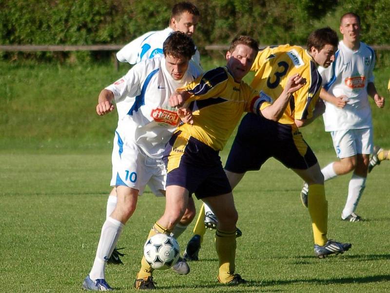 I. B třída: Březnice - Poříčí (1:1).