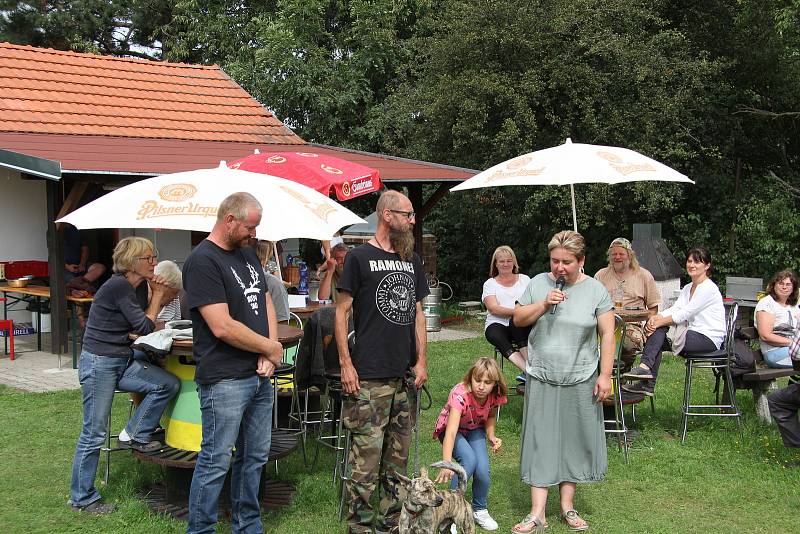 V sobotu 17. srpna ve 14 hodin byly sochy vytvořené při 5. ročníku sochařského sympozia slavnostně předány starostům osmi obcí.