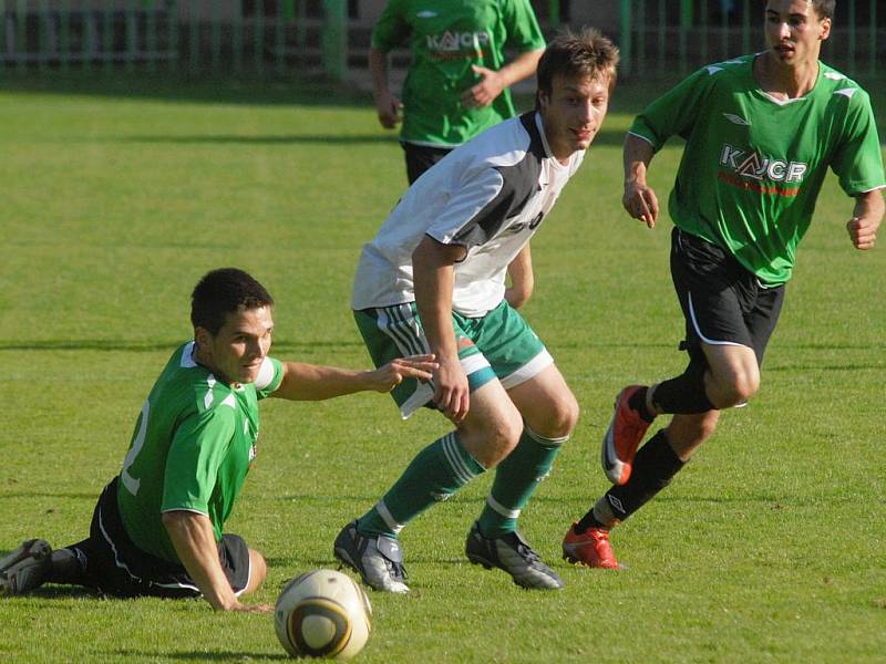 I. A třída: Nový Knín - Nová Ves (0:0).