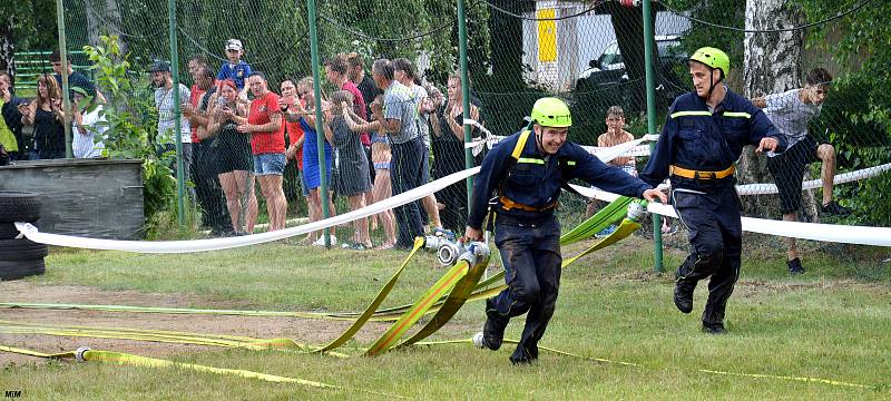 O tři putovní trofeje se zápolilo ve třech kategoriích: družstva dětí, žen a mužů. Kromě zástupců 7. okrsku z Jinec, Čenkova, Ohrazenice a Křešína přijeli i hosté z Kardavce, Hluboše, Hostomic, Jánské a Dobříše.