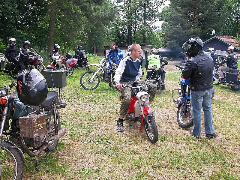 Sraz motorkářů ve Hvožďanech.