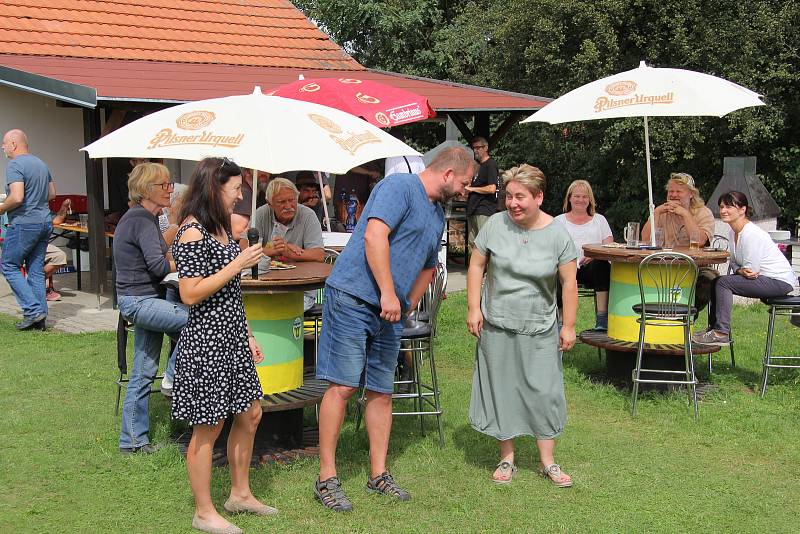 V sobotu 17. srpna ve 14 hodin byly sochy vytvořené při 5. ročníku sochařského sympozia slavnostně předány starostům osmi obcí.