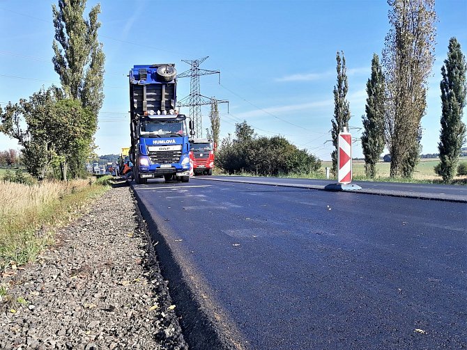 Oprava silnice I/4 u Chraštic.