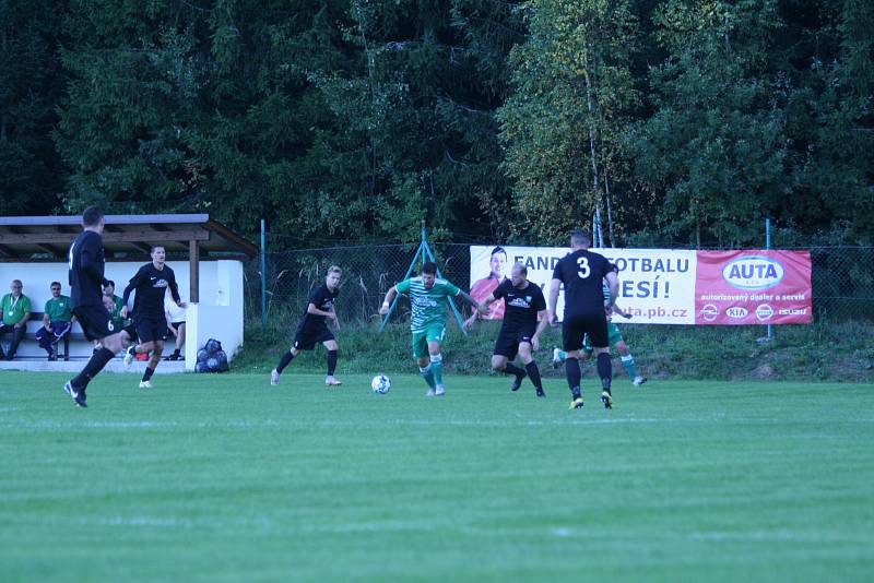 Fotbalisté Podlesí doma porazili Vestec 2:1.