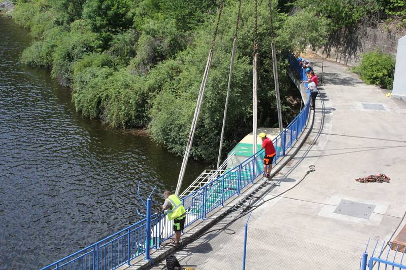 Orlickou flotilu rozšířil parník přivezený z Německa.