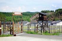 Památník Vojna Lešetice - vstupní brána.