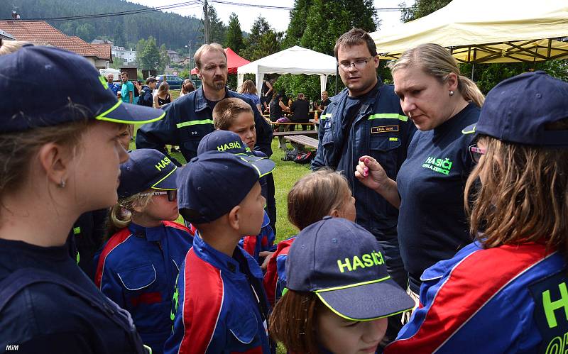 O tři putovní trofeje se zápolilo ve třech kategoriích: družstva dětí, žen a mužů. Kromě zástupců 7. okrsku z Jinec, Čenkova, Ohrazenice a Křešína přijeli i hosté z Kardavce, Hluboše, Hostomic, Jánské a Dobříše.