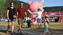 Letní festival v příjemném prostředí, přímo na pláži, byl v tropickém počasí volbou několika tisíců návštěvníků. Foto: Ondřej Navrátil