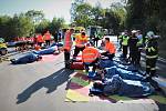 Při netradičním cvičení utekli z havarovaného vězeňského autobusu dva vězni.