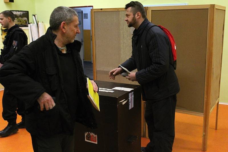 V Příbrami je o první kolo prezidentských voleb zhruba stejný zájem jako o podzimní volby do parlamentu.