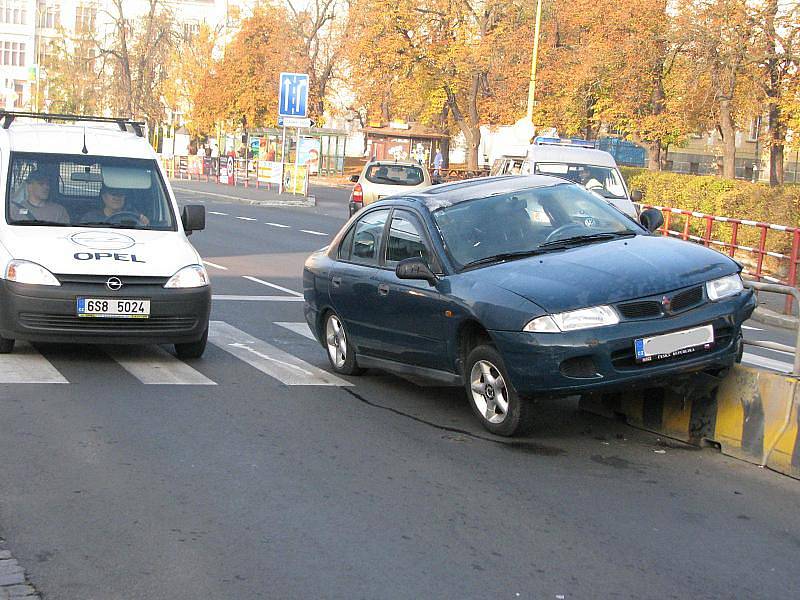 Dopravní nehoda v Jiráskových sadech.