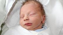 TOMÁŠ BERNARD se narodil v pátek 15. září o váze 2,47 kg a míře 45 cm rodičům Veronice a Tomášovi z Příbrami. 