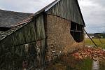 Vichřice ve Vacíkově narušila statiku jedné ze stodol.