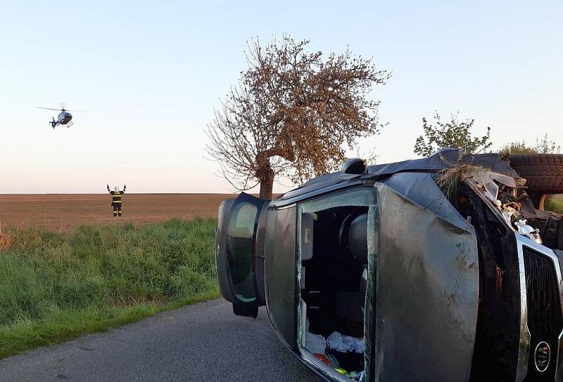 Dopravní nehoda na silnici mezi Višňovou a Ostrovem.