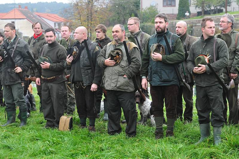 Svatojanští myslivci uspořádali hon na bažanty.