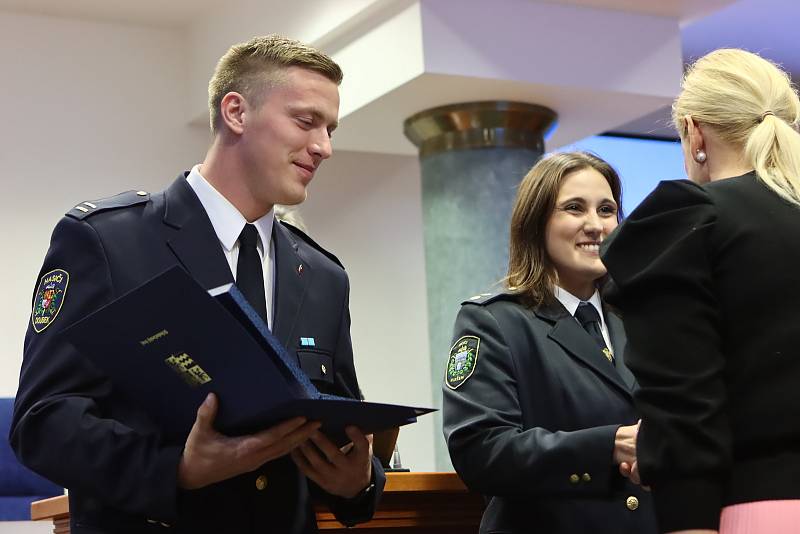 SDH Střezimíř (ženy) a SDH Líchovy (muži) poděkovala hejtmanka Petra Pecková za práci, kterou ve svých obcích odvádějí a za účast v soutěžích.