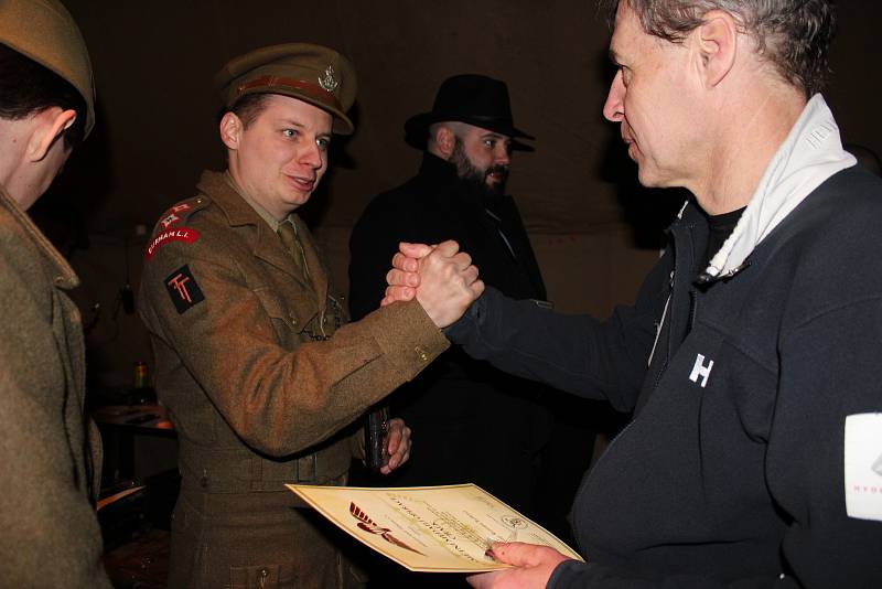 Noční pochod po stopách výsadku partyzánů z výsadku CHALK přilákal policisty, vojáky, hasiče a další účastníky z celé České republiky.