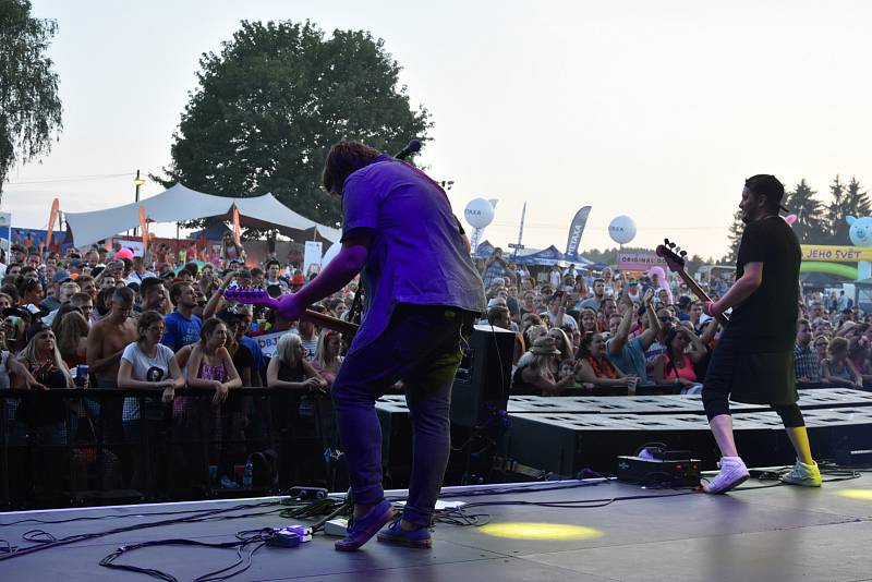 Letní festival v příjemném prostředí, přímo na pláži, byl v tropickém počasí volbou několika tisíců návštěvníků. Foto: Ondřej Navrátil