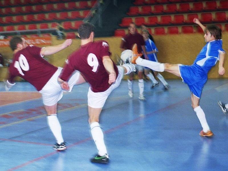 OP futsalu: Jelence (červení) - Legie (4:6).