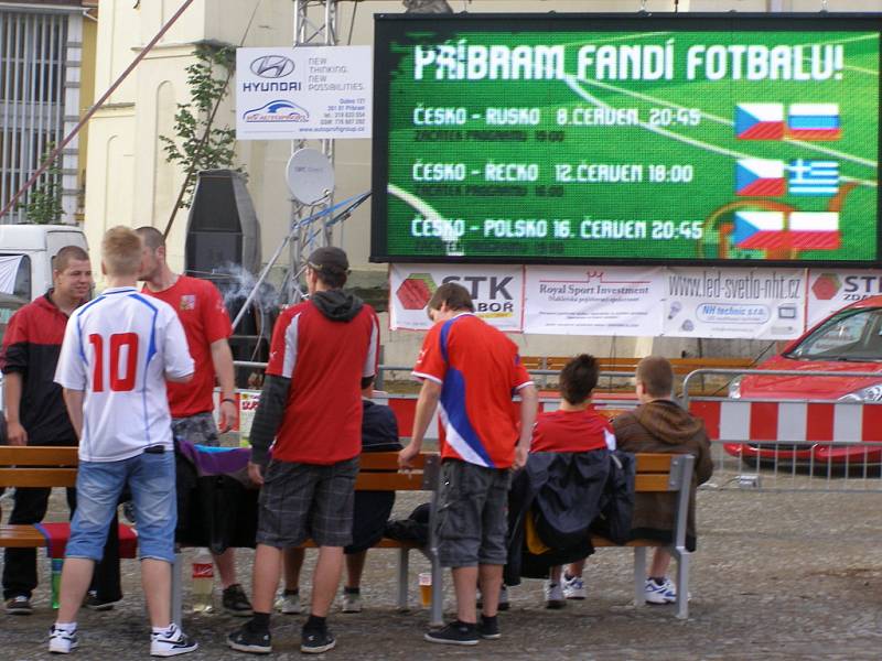 Promítání fotbalového EURO 2012 na příbramském náměstí TGM.