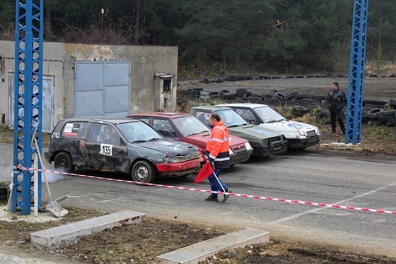 I přes chladné počasí jezdci potěšili diváky hezkými jízdami v areálu bývalých kasáren. FOTO. Radek Ctibor