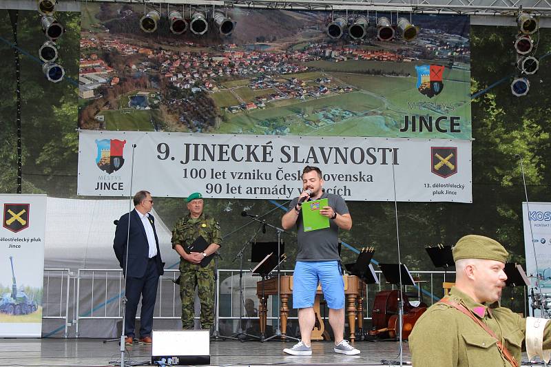 Již 9. ročníku tradičních Jineckých slavností se účastnila také Armáda ČR. Na akci byla výstava vojenské techniky a střílelo se i z malého děla.