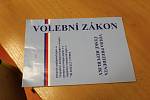 V Příbrami je o první kolo prezidentských voleb zhruba stejný zájem jako o podzimní volby do parlamentu.