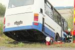 V Dlouhé Lhotě se konalo taktické cvičení záchranářů při vážné nehodě autobusu. Mělo za úkol prověřit připravenost všech složek integrovaného záchranného systému. 