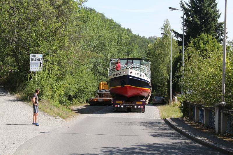 Orlickou flotilu rozšířil parník přivezený z Německa.