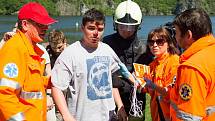 Středočeští záchranáři nacvičovali zásah na Slapské přehradě.