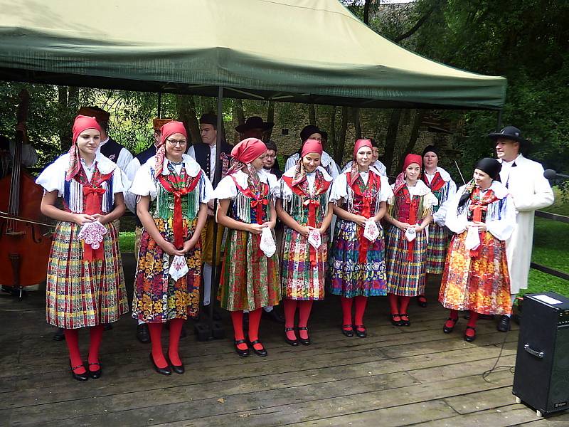 Vysokochlumecký skanzen v sobotu oživila řemesla i folklór z Domažlicka.