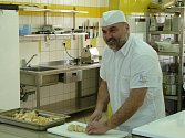 ,,Děkuji  kuchařskému kolektivu v Dětské odborné léčebně v Bukovanech za kuchařský azyl,“ řekl Václav Plecitý celému kolektivu léčebny poté, co se vrátil k běžné práci. 