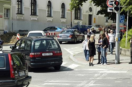 Dopravním omezením a uzavírkám se řidiči v Příbrami nevyhnou až do neděle