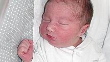 KUBÍK Kanka se mamince Pavle a tatínkovi Pavlovi z Příbrami narodil v neděli 12. června a sestřičky v porodnici mu v ten den navážily 3,26 kg a naměřily 48 cm.