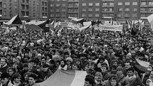 Generální stávka v Příbrami 27. listopadu 1989 na tehdejším náměstí VŘSR, nyní náměstí 17. listopadu.