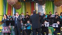 Dechový orchestr mladých rožmitálské základní umělecké školy vystoupil na Staroměstském náměstí v Praze.