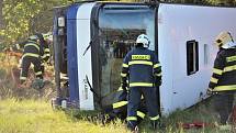 Při netradičním cvičení utekli z havarovaného vězeňského autobusu dva vězni.