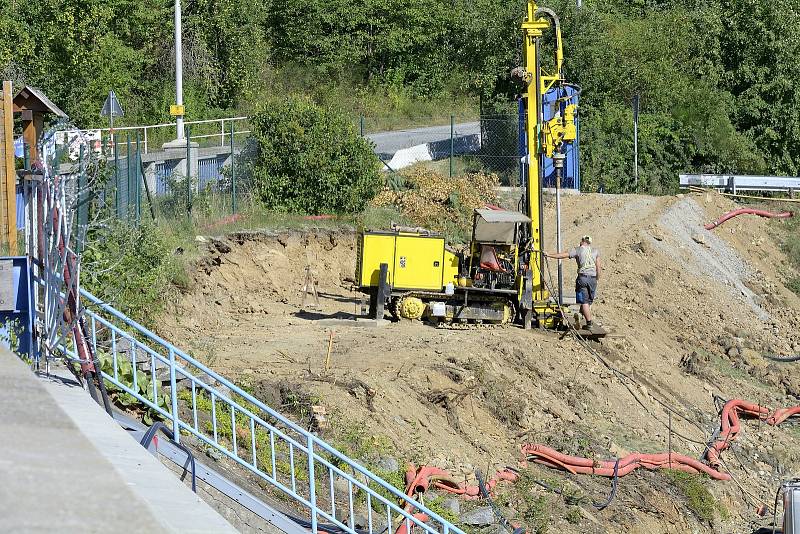 Nový bezpečnostní přeliv v budoucnu pomůže při extrémních povodních.