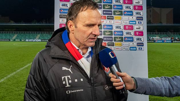 Trenér Karel Krejčí po listopadovém kvalifikačním zápase se San Marinem v Chomutově v rozhovoru pro Českou televizi. Teď odpovídal na otázky Deníku.