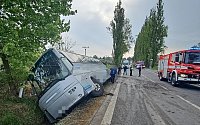 Dopravní nehoda autobusu se stala u obce Dublovice na Příbramsku.