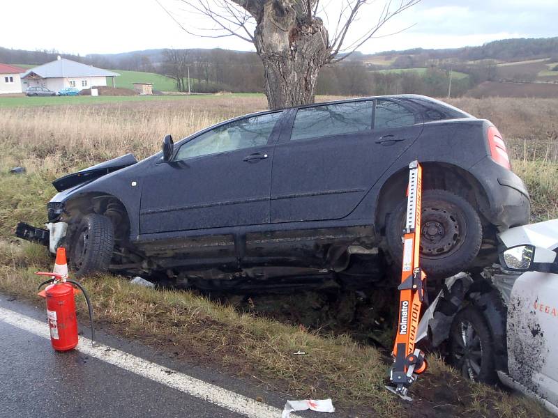 Vážná dopravní nehoda nedaleko Sedlčan v sobotu 22. prosince 2018.