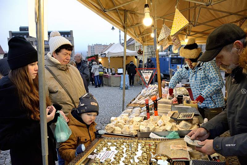 V Příbrami začal s rozsvícením vánočního stromu adventní čas.