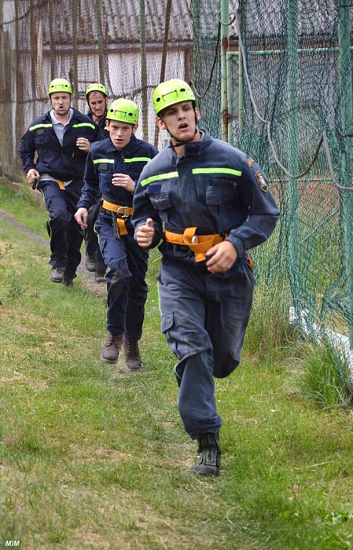 O tři putovní trofeje se zápolilo ve třech kategoriích: družstva dětí, žen a mužů. Kromě zástupců 7. okrsku z Jinec, Čenkova, Ohrazenice a Křešína přijeli i hosté z Kardavce, Hluboše, Hostomic, Jánské a Dobříše.