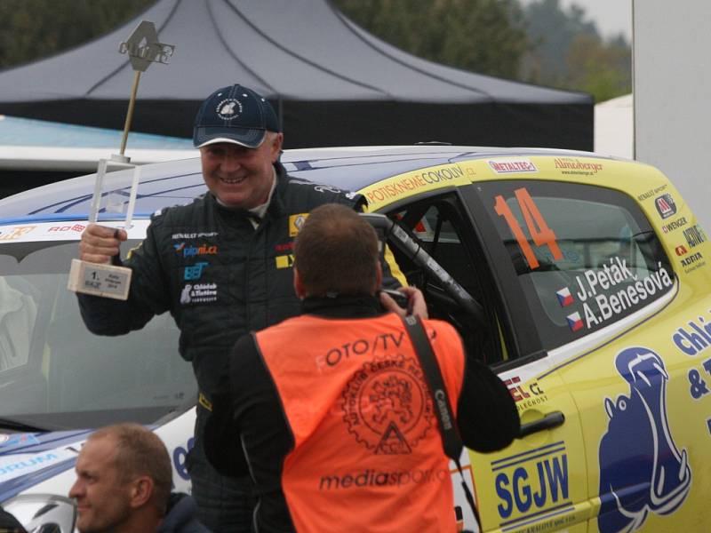 Cíl 36. ročníku PURUM Rally Příbram. Josef Peták.