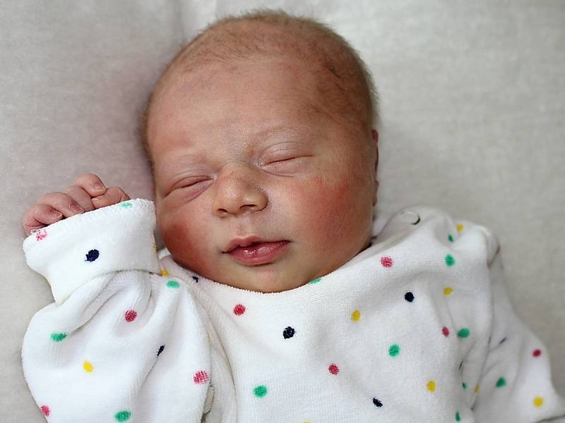 HELENA MEZEROVÁ se narodila v neděli 17. září o váze 2,80 kg a míře 48 cm rodičům Pavle a Tomášovi ze Sádku.