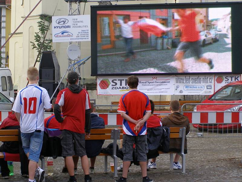 Promítání fotbalového EURO 2012 na příbramském náměstí TGM.